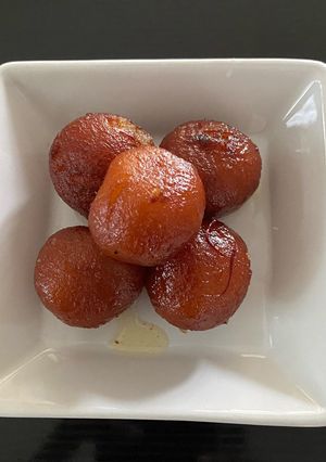 A picture of Mawa gulab jambu.