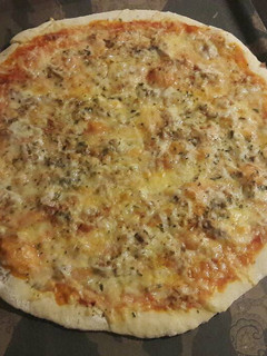 Una foto de Pizza de atún con masa casera