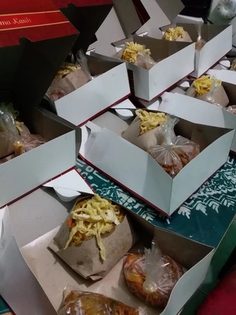 Cara Mudah Membikin Resep  Nasi kuning lengkap praktis yang Bikin Ngiler, Bikin Ketagihan