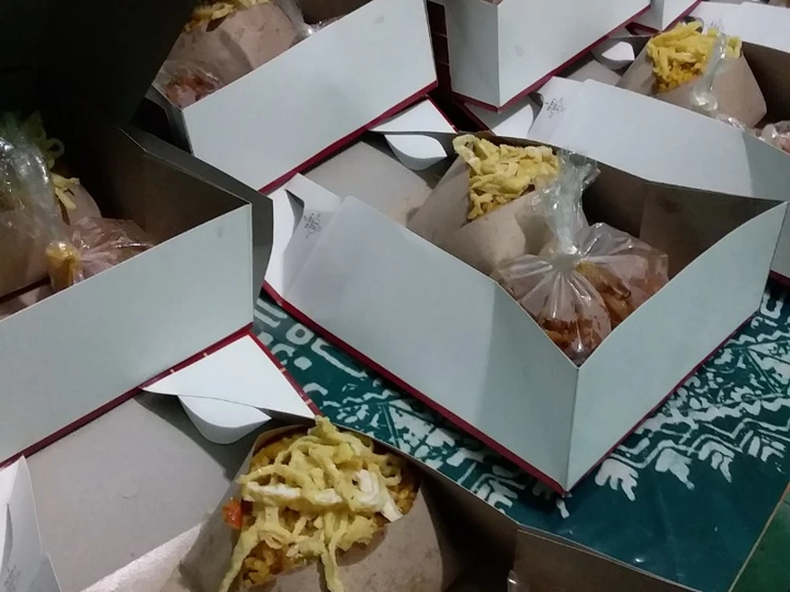 Cara Gampang Membikin Resep  Nasi kuning lengkap praktis yang Enak Banget, Menggugah Selera