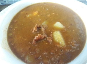 Una foto de Sopas de lenteja con carne
