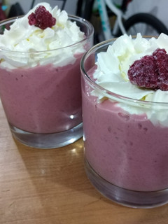 Una foto de Batido helado frambuesa-banana
