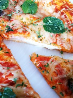 Une photo de Pizza 🍕 wrap fourrée au fromage jambon 😋