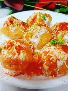 दही वाले गोलगप्पे (dahi wale golgappe recipe in hindi) रेसिपी मुख्य फोटो