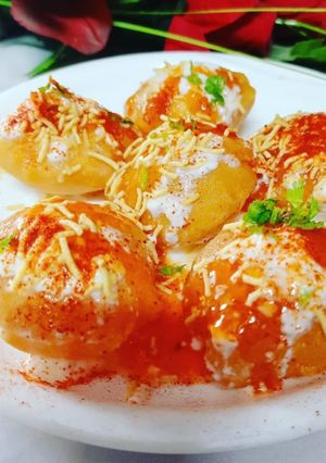 दही वाले गोलगप्पे (dahi wale golgappe recipe in hindi) रेसिपी मुख्य फोटो