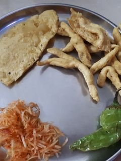 વણેલા ગાંઠિયા (Vanela Ganthiya Recipe In Gujarati) રેસીપી મુખ્ય ફોટો