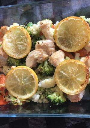 Une photo de Poulet au citron cuit au four