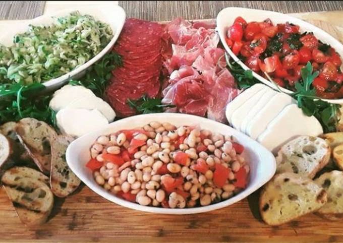 Simple Way to Make Super Quick Homemade Bruschetta Board