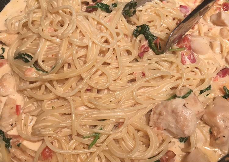 Creamy chicken pasta with bacon