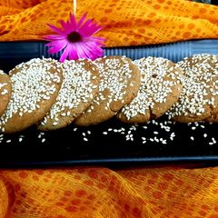 A picture of Bajra cookies.