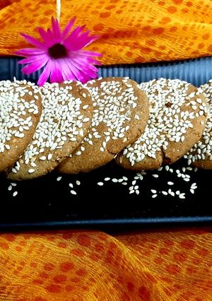A picture of Bajra cookies.
