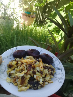 عکسی از دستور تخم مرغ و خرما😋