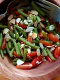 Ensalada de ejotes con jitomates y almendras