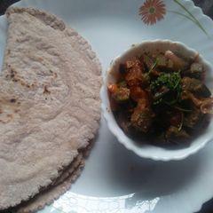 A picture of Bhakri with bhindi sabzi.