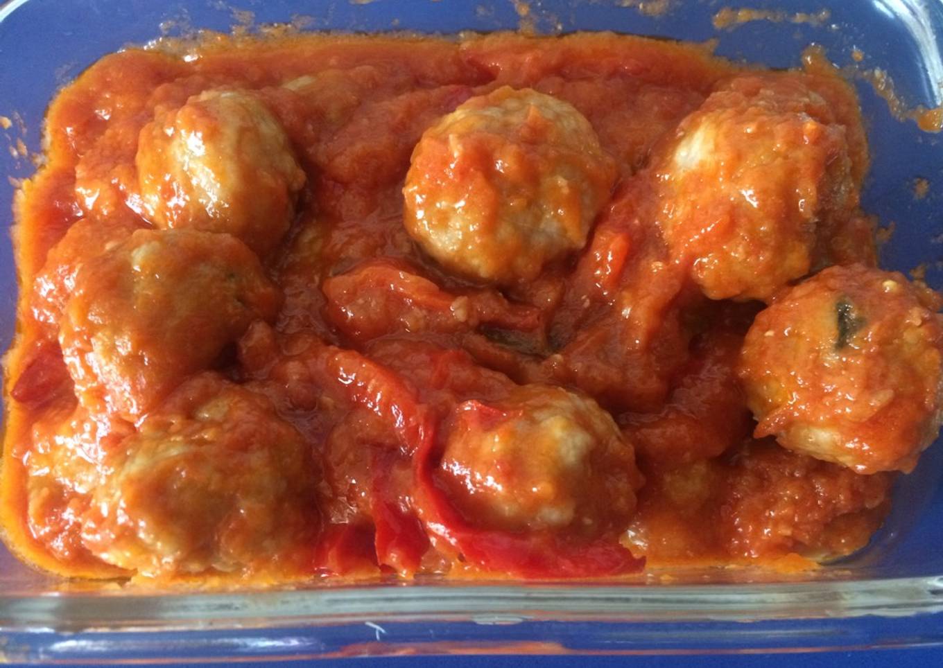 Albóndigas en salsa de tomate y pimiento