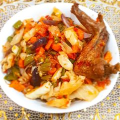 A picture of Chicken cabbage sauce.