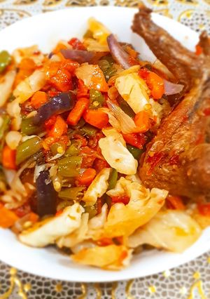 A picture of Chicken cabbage sauce.