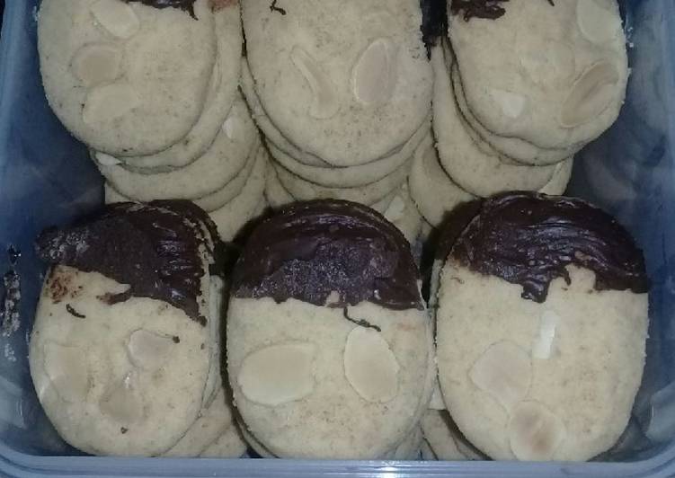 Butter Cookies Choco Almond