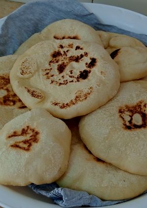 صورة لوصفة خبز عربي بالمقلاة