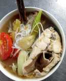 Con cá ngát bất hạnh bị nấu canh chua 🐠