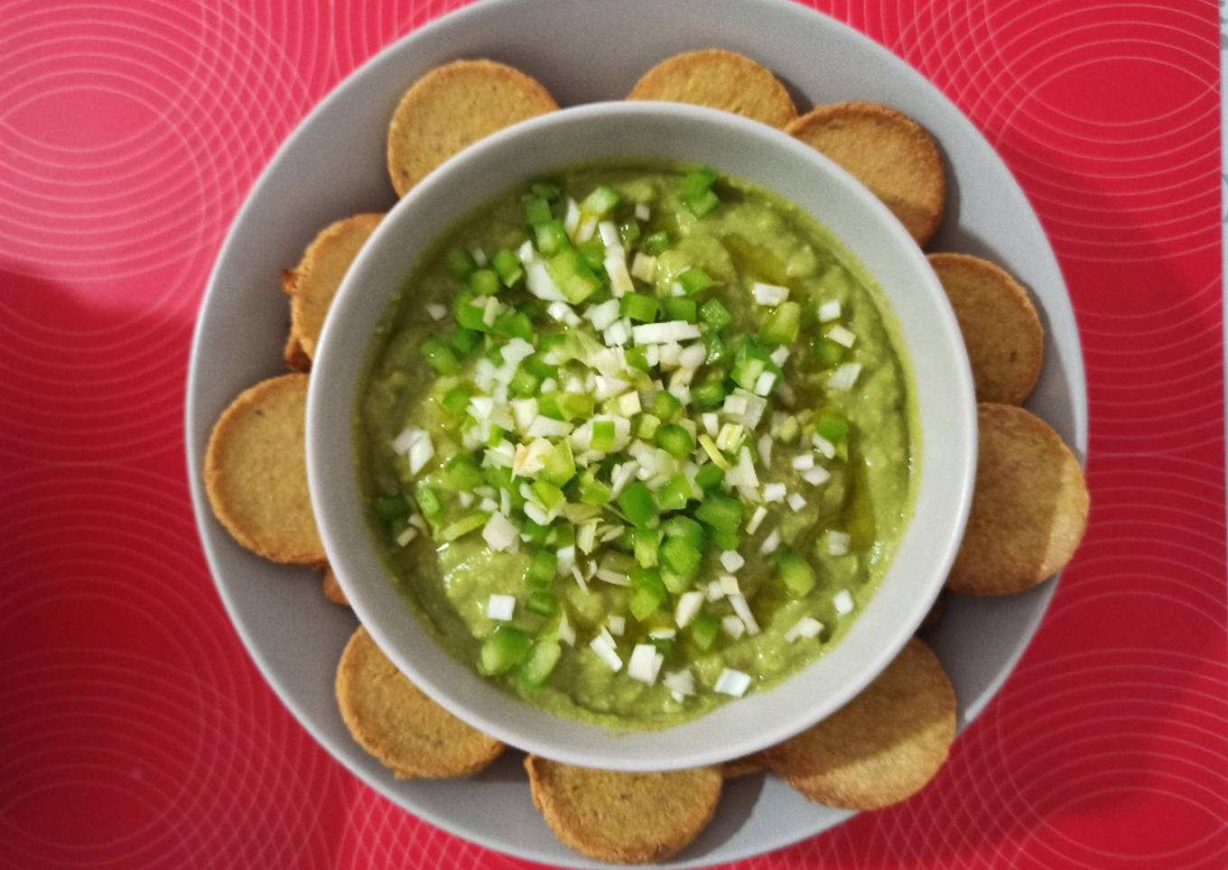 Guacamole con nachos de harina de garbanzos