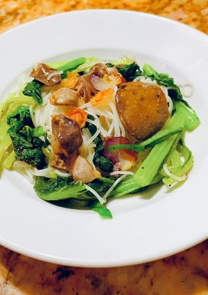 Hình của món Bún gạo xào lòng gà.