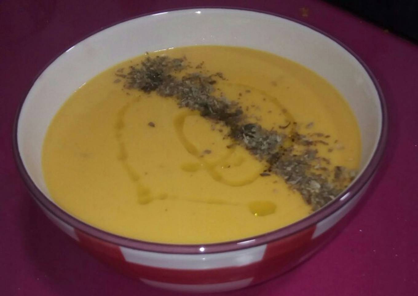 Crema de calabaza con queso tierno de cabra