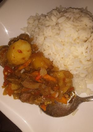 A picture of Potato and chicken sauce wit white rice.