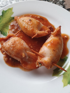 Una foto de Calamares rellenos de gambas