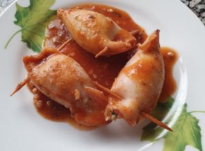 Una foto de Calamares rellenos de gambas