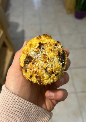 Una foto de Muffins sin azúcar ni harina, parte II - coco - banana y chocolate