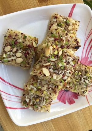 मावा गोंद पाक (Mawa gond Pak recipe in hindi) रेसिपी मुख्य फोटो