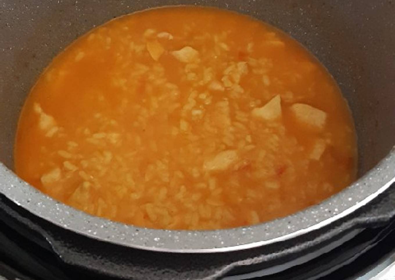 Arroz caldoso con pollo, Olla Gm H deluxe