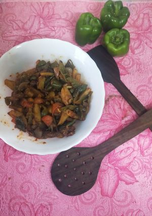 A picture of Dry Capsicum Potato with Chinese twist.