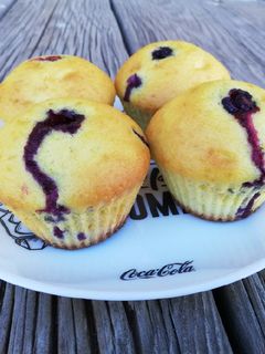 O poză a rețetei Brioșe cu afine (Blueberry muffins).