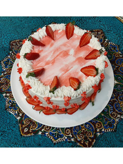 عکسی از دستور کیک خامه ای توت فرنگی 🍓🎂