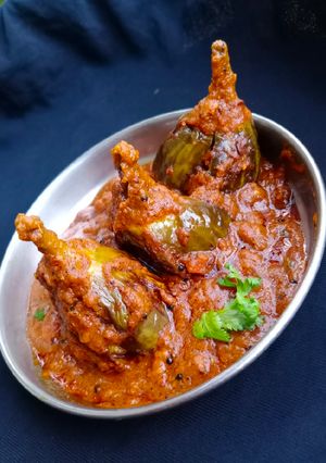 स्टफ्ड अचारी बैंगन (stuffed achari baingan recipe in hindi) रेसिपी मुख्य फोटो
