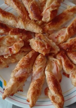 Foto principal de Espirales de hojaldre rellenos de pavo y queso