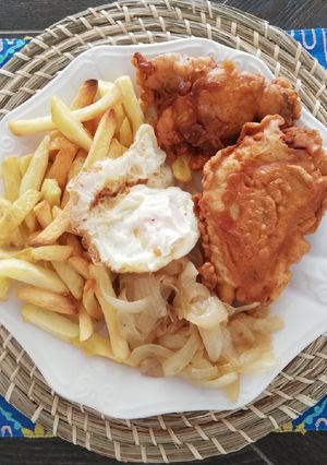 Una foto de Pescado frito a lo pobre
