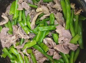 Hình của món Đậu cove xào thịt bò.