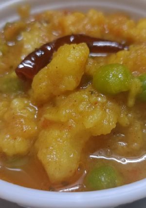 A picture of Aloo Matar Ki Sabji without onion garlic.