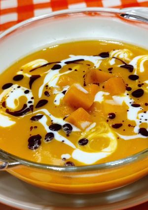 "Úritök" krémleves sült tökből recept fotója