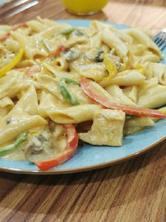 صورة لوصفة معكرونة سريعة بالدجاج 🍜