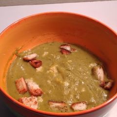A picture of Broccoli soup.