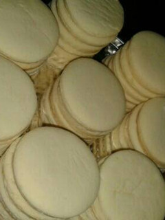 Una foto de Tapitas para alfajores de maicena