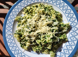 Una foto de Fideos con espinaca y crema 🥬