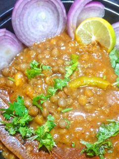 अख्खा मसूर-कोल्हापूर स्पेशल (akha masoor recipe in marathi) रेसिपी चे मुख्य फोटो