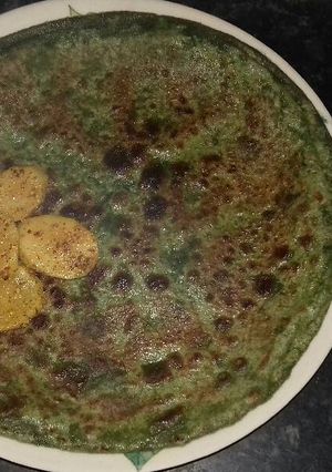 A picture of Bathua ka paratha.