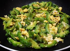 Hình của món MƯỚP đắng xào trứng.