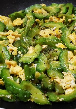 Hình của món MƯỚP đắng xào trứng.
